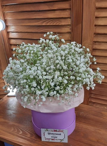 Композиция в шляпной коробке «Глория» от интернет-магазина цветов в 