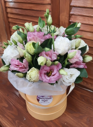 Композиция в шляпной  коробке  «Бархат» от интернет-магазина цветов в 