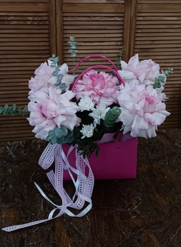 Композиция в сумочке  «Гармония» от интернет-магазина цветов в 