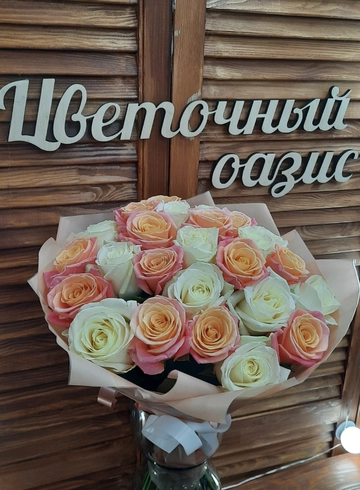 Монобукет из 25  роз «Дуэт» от интернет-магазина цветов в 