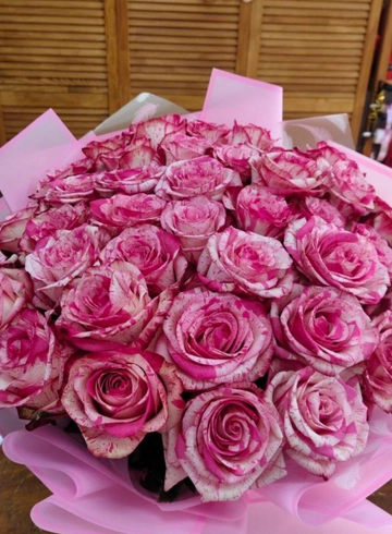 Монобукет из 25 роз от интернет-магазина цветов в 