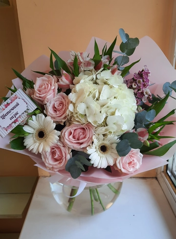 Букет с гортензией «Время любить» от интернет-магазина цветов в 