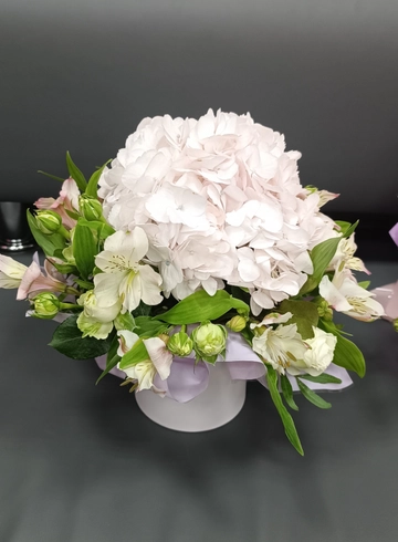 Композиция в шляпной коробке  «Счастье» от интернет-магазина цветов в 