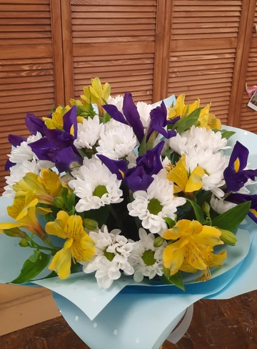 Букет с ирисами «На седьмом небе» от интернет-магазина цветов в 