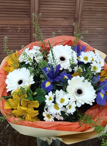 Букет с ирисами «Чудо» от интернет-магазина цветов в 