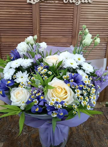 Букет с ирисами «Нежное утро» от интернет-магазина цветов в 