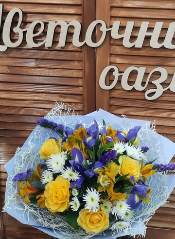 Букет с ирисами «Цветочный шепот» от интернет-магазина цветов в 