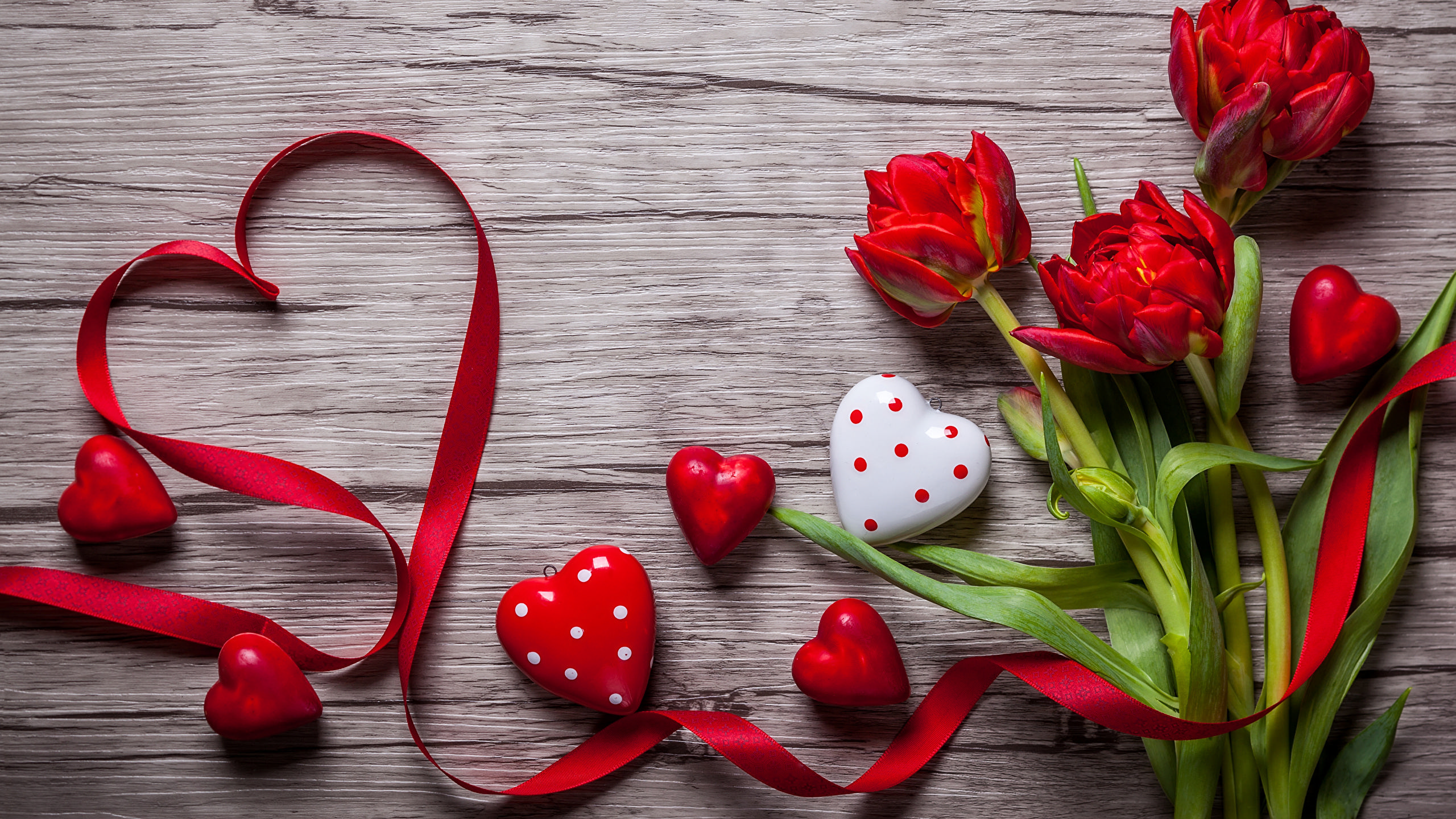 Цветы и подарки на День всех влюбленных